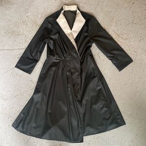 Mei Ban Trench Coat Green Beige Shiny Pockets